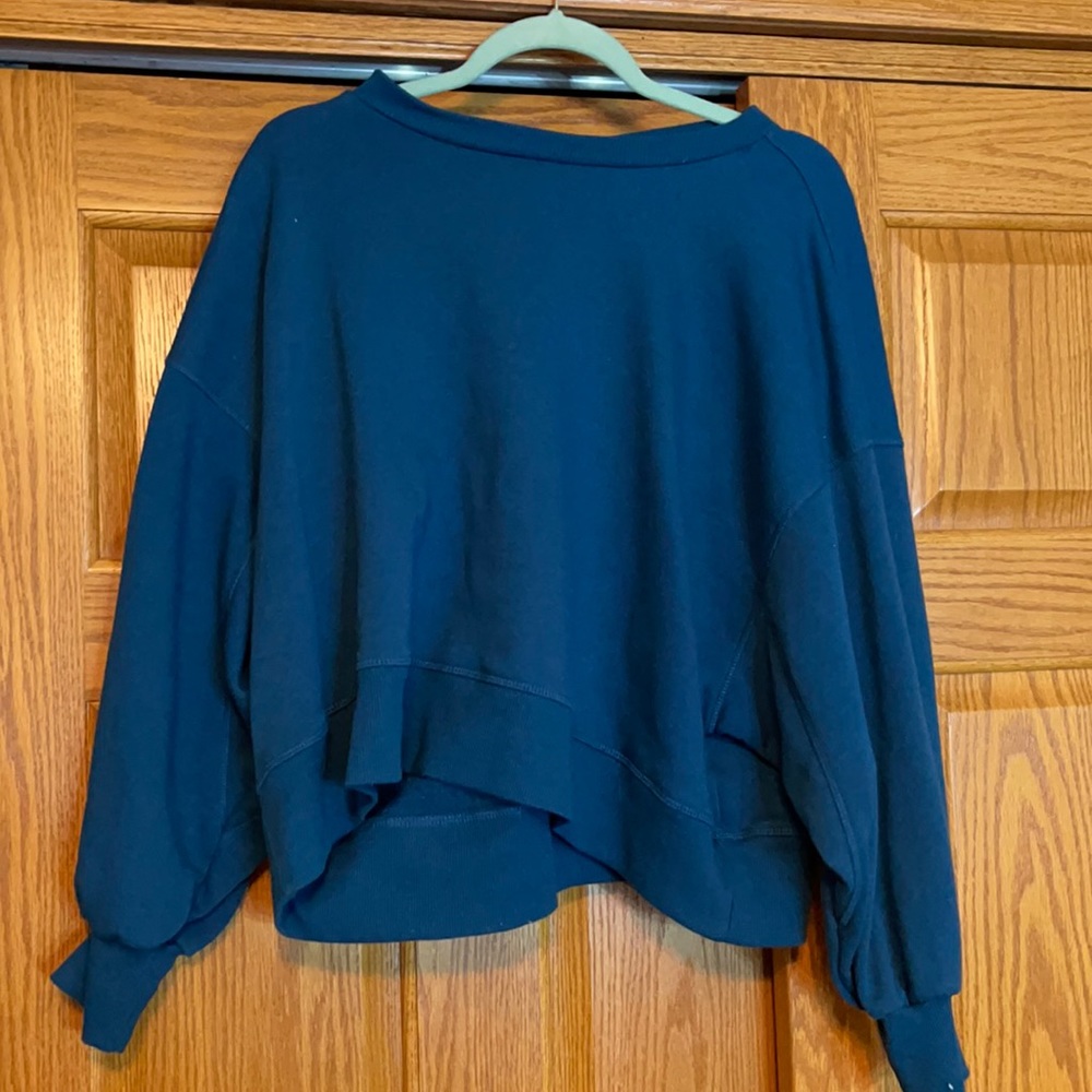 blue slightly cropped crew neck